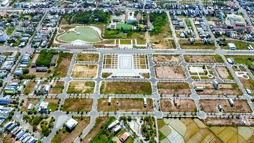 Toàn cảnh khu dân cư — phần nhà dân đã hình thành